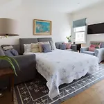 Barons Court 3 Bed, 50 Meters From Queens Tennis Club