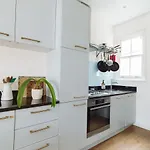 Barons Court 3 Bed, 50 Meters From Queens Tennis Club