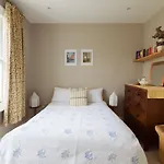 Barons Court 3 Bed, 50 Meters From Queens Tennis Club