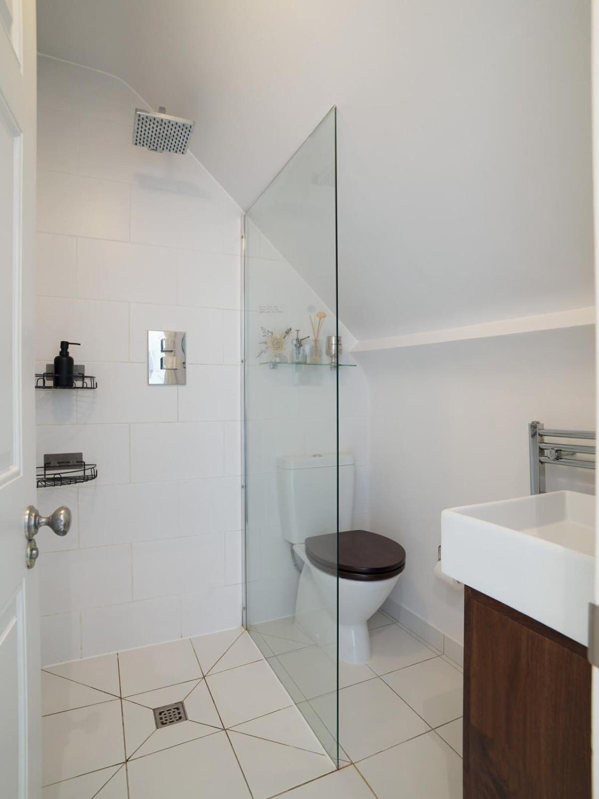 Barons Court 3 Bed, 50 Meters From Queens Tennis Club *